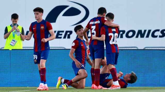 Los futbolistas del Barça B de Rafa Márquez celebran la victoria en Ibiza