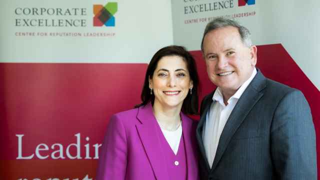 María Luisa Martínez Gistau, junto a su predecesor, Eduardo Navarro