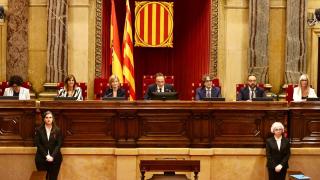 Nueva Mesa del Parlament (de izq. a derecha): Rosa Maria Ibarra Ollé (PSC), Gloria Freixa (Junts), Raquel Sans (ERC), Josep Rull (Junts),  David  Pérez Ibáñez (PSC), Juli Fernández (ERC), y Judit Alcalà (PSC)