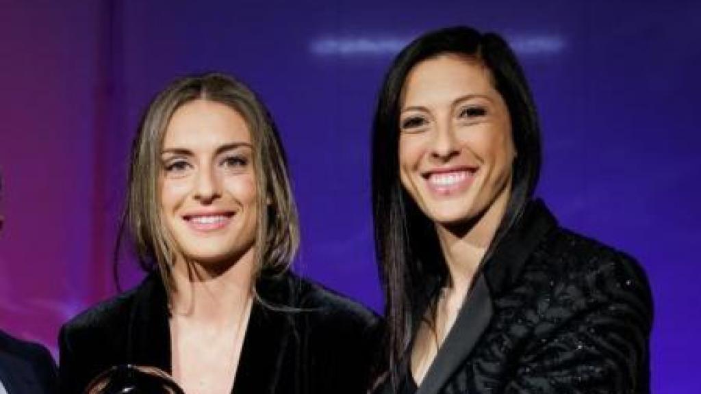 Xavier Budó, Joan Laporta, Alexia Putellas y Jenni Hermoso recogen un premio