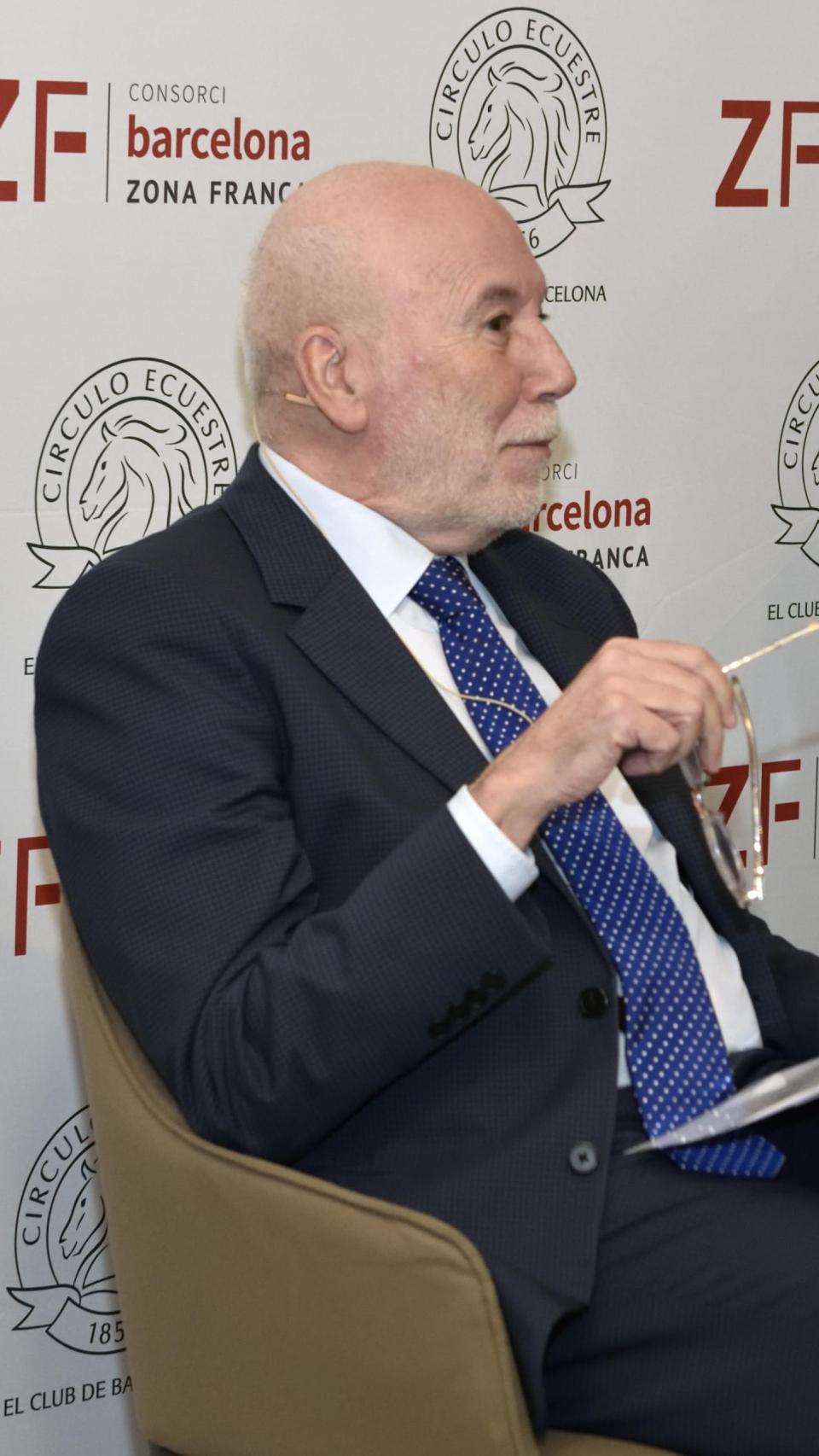 El periodista Màrius Carol y el presidente de Indra, Marc Murtra