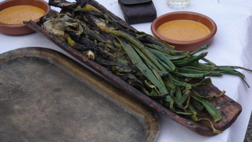 Calçots con salsa romesco