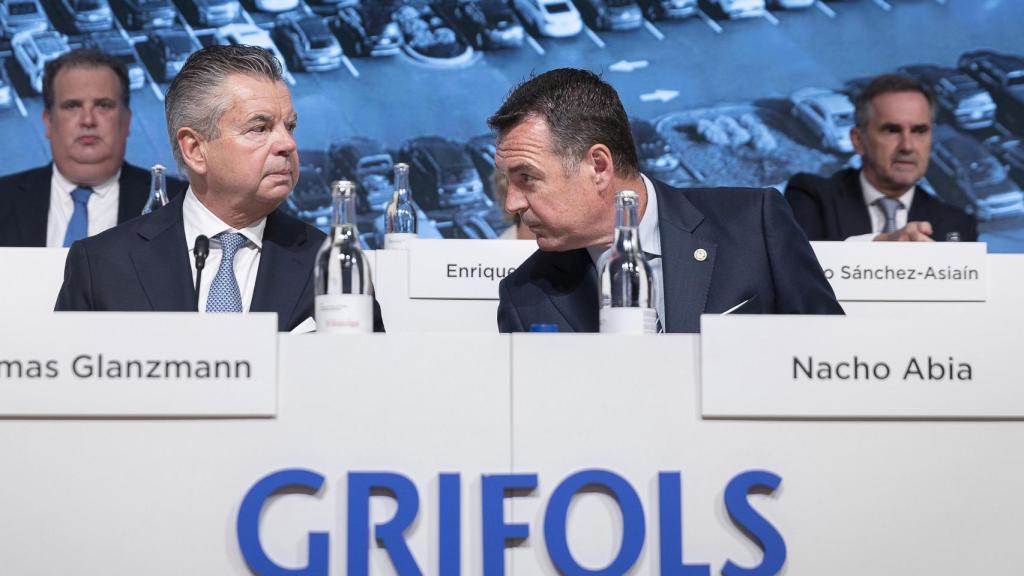 Thomas Glanzmann, presidente ejecutivo, y Nacho Abia, consejero de Grifols el 14 de junio en Sant Cugat del Vallès, Barcelona