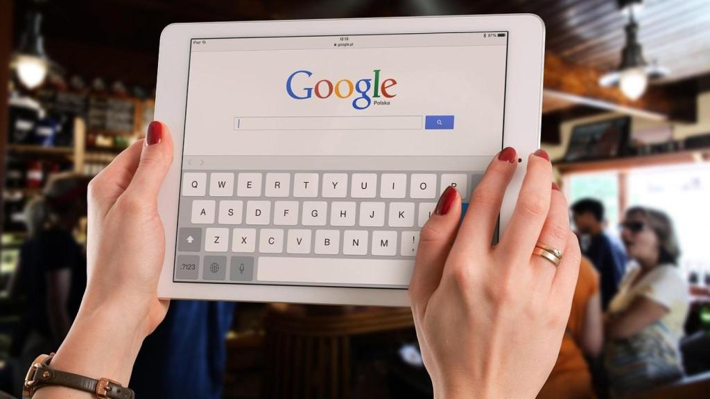 Una tauleta amb la web de Google