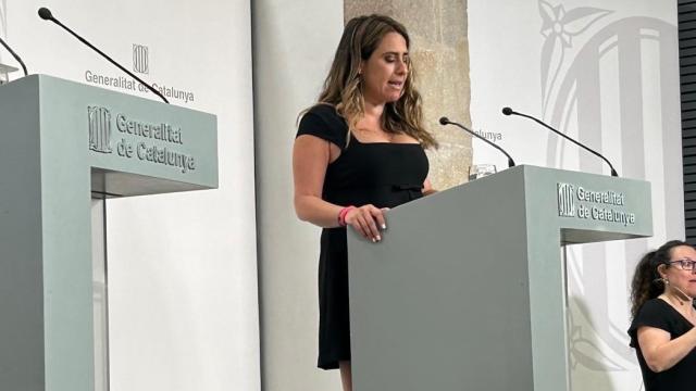 La portavoz del Govern secesionista de la Generalitat de Cataluña, Patrícia Plaja, en rueda de prensa