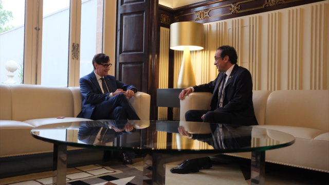El presidente del Parlament, Josep Rull, se reúne con el candidato del PSC Salvador Illa en el marco de la ronda de contactos para la investidura