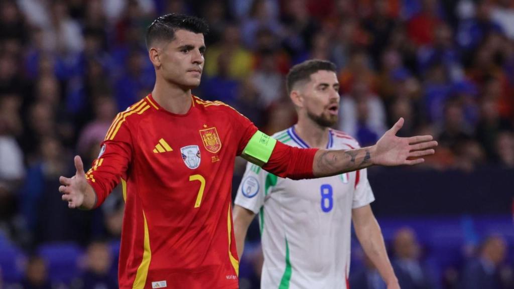 Morata se lamenta de una ocasión fallada contra Italia