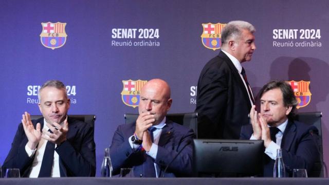 Joan Laporta, junto a su junta directiva, en la Reunión Ordinaria del Senat del Barça