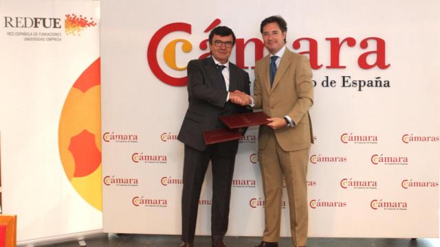 Fernando Martínez, presidente de REDFUE (izq.); Adolfo Díaz-Ambrona, secretario general de la Cámara de Comercio de España (dcha.)