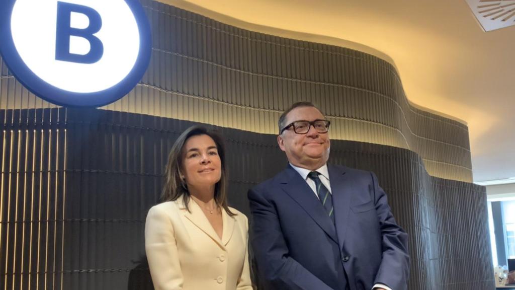 Maite Barrera, presidenta saliente de Barcelona Global, y Ramon Agenjo, nuevo presidente