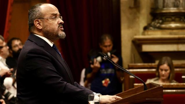 El líder del PP, Alejandro Fernández, en el Parlament de Cataluña
