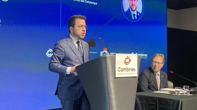 El presidente en funciones de la Generalitat, Pere Aragonès, y el presidente de la Cámara de Barcelona, Josep Santacreu.