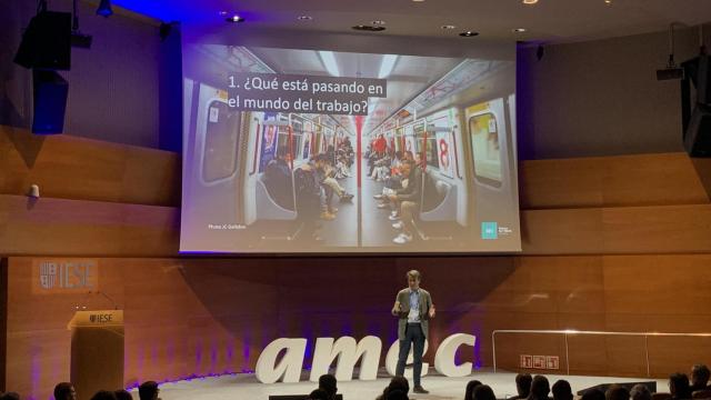 Sergio García, fundador de Future for Work Institute, en su ponencia del Fórum amec 2024