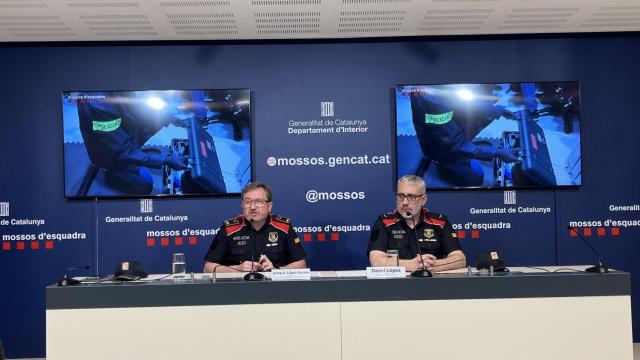 De izq. a derecha: Inspector Josep A. López y Caporal David López del Área Central de Cibercrimen de los Mossos d'Esquadra
