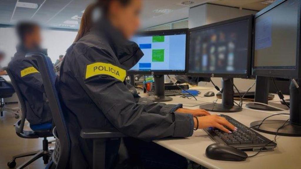 Agentes del Área Central de Cibercrimen de los Mossos d'Esquadra