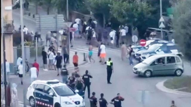 Una turba buscando a familiares del clan rival en Figueres