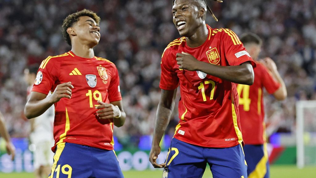 Nico Williams i Lamine Yamal celebren un gol davant Geòrgia