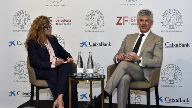 La directora del Diari Ara, Esther Vera y el CEO de Cellnex, Marco Patuano