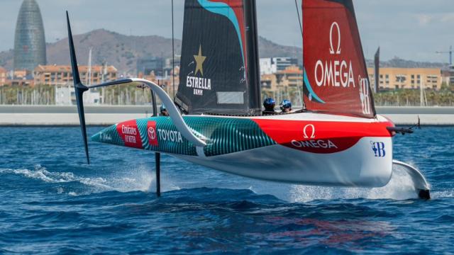 Una nave tipo AC75 de la Copa América de vela de Barcelona