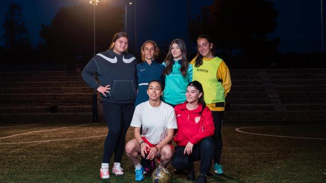 Elisabet Navarlaz con sus compañeras del CF Tramontana - La Mina