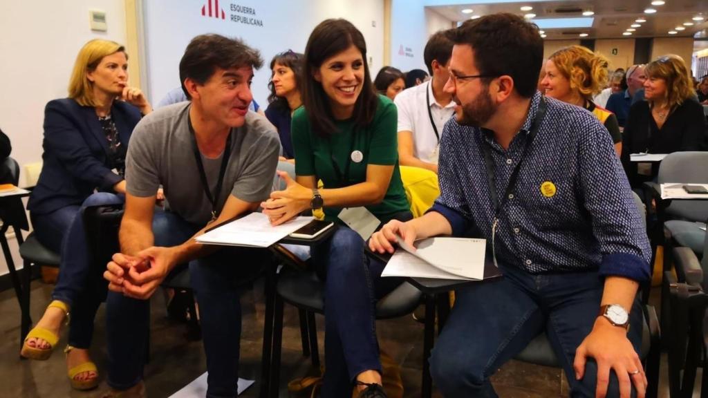 El viceconsejero de Estrategia, Sergi Sabrià; la portavoz de ERC en Parlament,Marta Vilalta; y el presidente de la Generalitat en funciones Pere Aragonès (I-D)