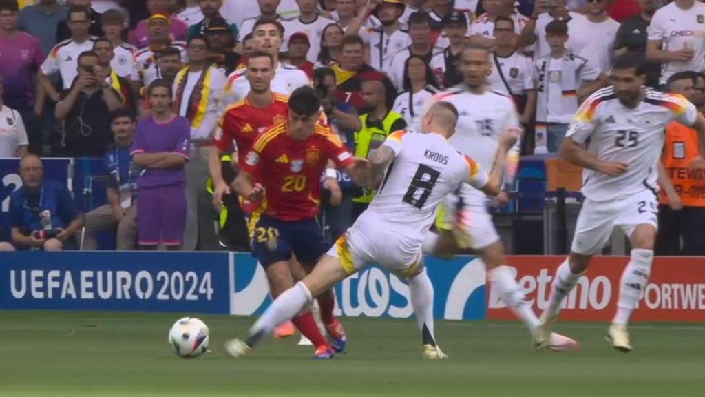 Entrada de Kroos a Pedri a l'Espanya-Alemanya