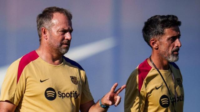 Hansi Flick, acompañado por Pepe Conde