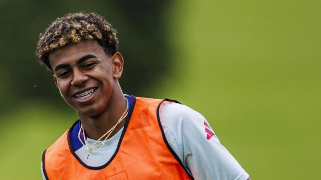 Lamine Yamal, feliz, en un entrenamiento de la selección española