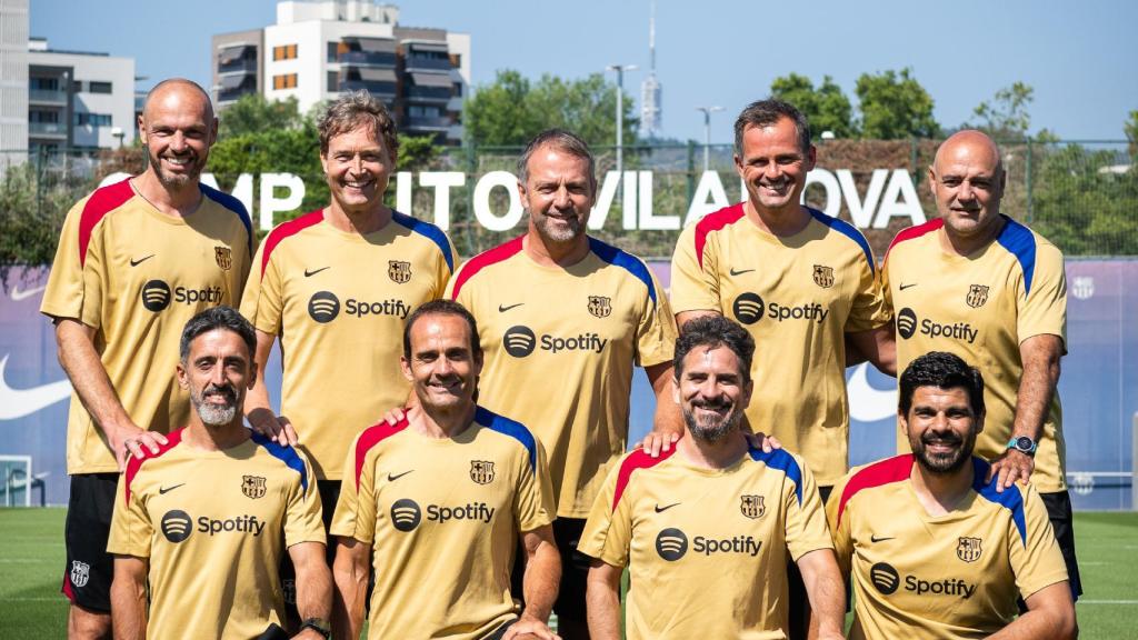 La fotografía oficial del staff técnico de Hansi Flick