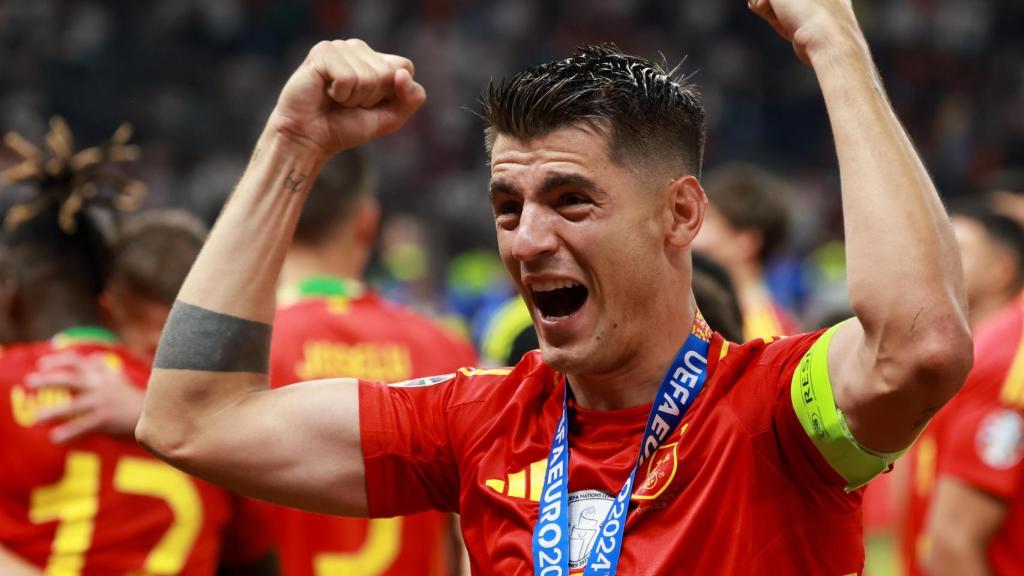Álvaro Morata, visiblemente feliz y emocionado tras levantar la Eurocopa