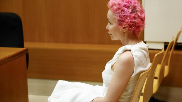 Ángela Dobrowolski, en el banquillo de los acusados en el inicio de juicio por  el intento de asesinato de José Maria Mainat