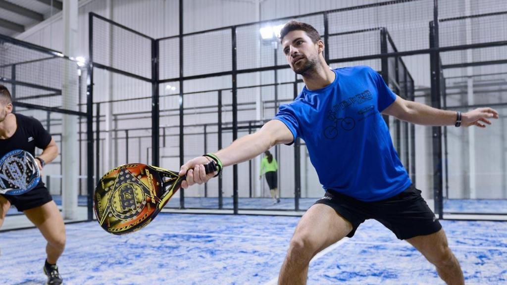 Dos jugadors al DIR Padel Sant Cugat, on van tenir lloc els fets