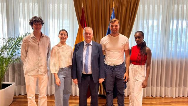 De izquierda a derecha, Manuel Tamariz, Paloma Martín, Jordi Hereu, Tomás Güell y Monina Souriname