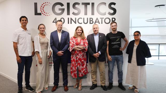 Foto de familia con los nuevos proyectos de Logistics 4.0 Incubator