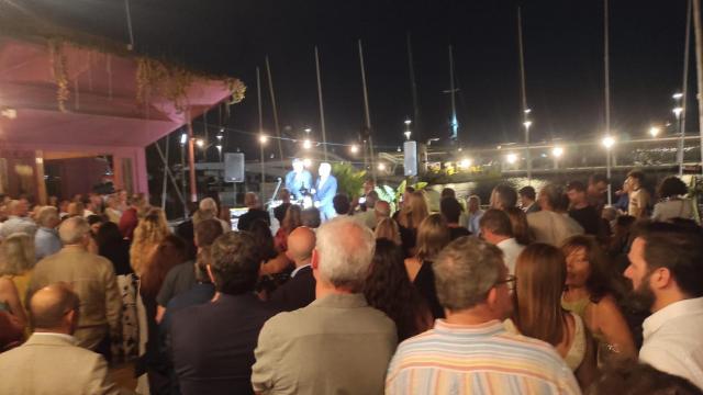 El público en la fiesta de cumpleaños de Roger Pallarols, director del Gremi de Restauració de Barcelona