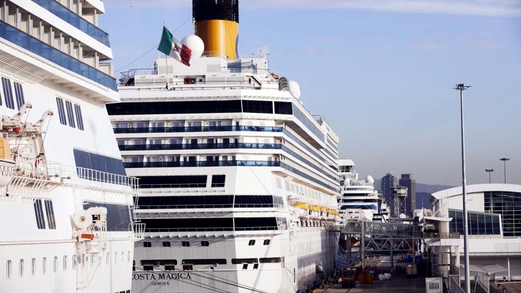 Imagen de un grupo de cruceros en el Puerto de Barcelona