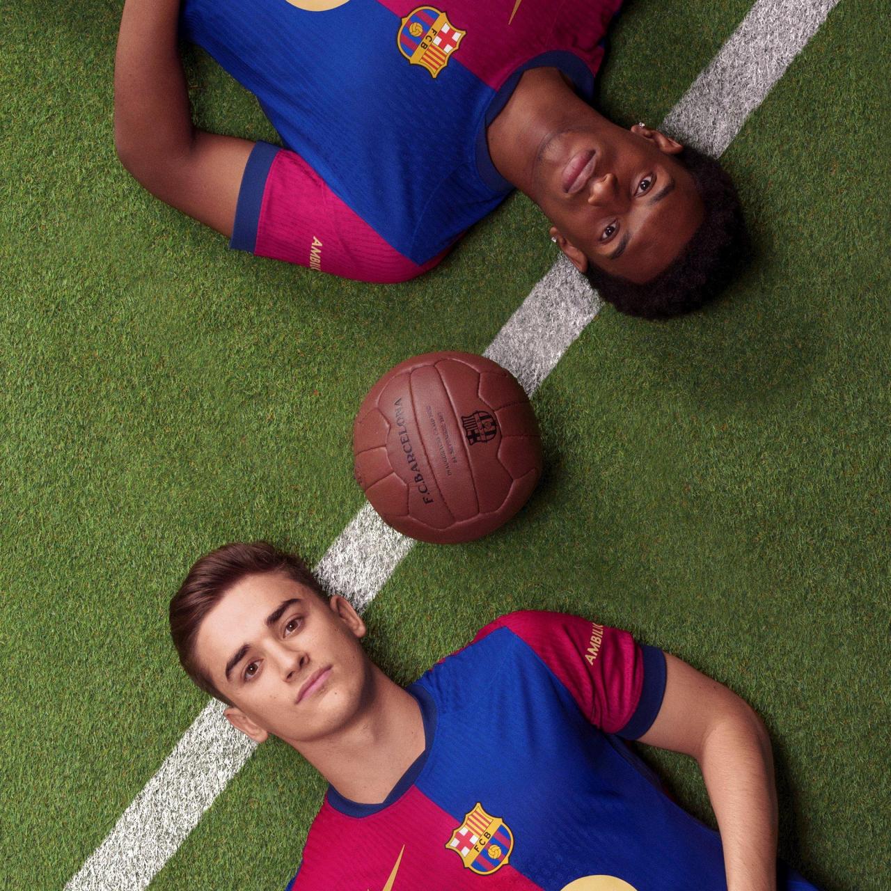 Gavi y Balde, en el anuncio oficial de la nueva camiseta del Barça