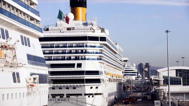 Imagen de un grupo de cruceros en el Puerto de Barcelona