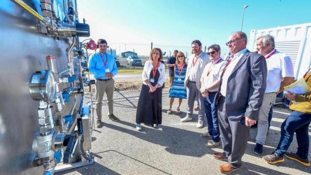 Visita de la Generalitat a las instalaciones de hidrógeno verde en el Aeropuerto Lleida-Alguaire