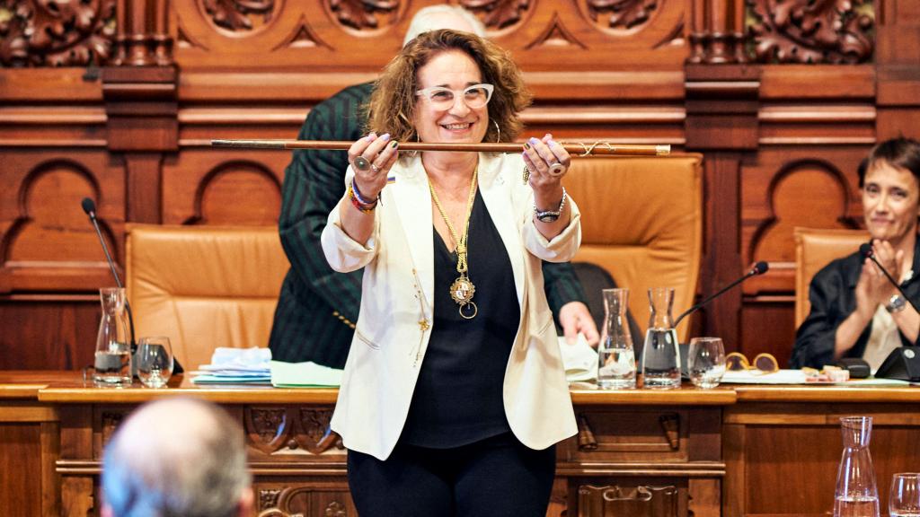 Aurora Carbonell, alcaldesa de Sitges, al recoger la vara de primera edil