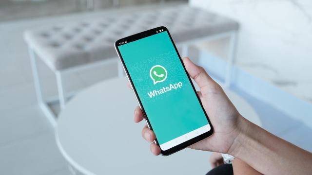 Aplicación de WhatsApp en un móvil