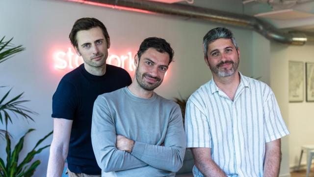 De izquierda a derecha: el COO y fundador de Stayforlong, Francesc López; el CEO Luis Osorio y el CTO y fundador, Raúl Morón