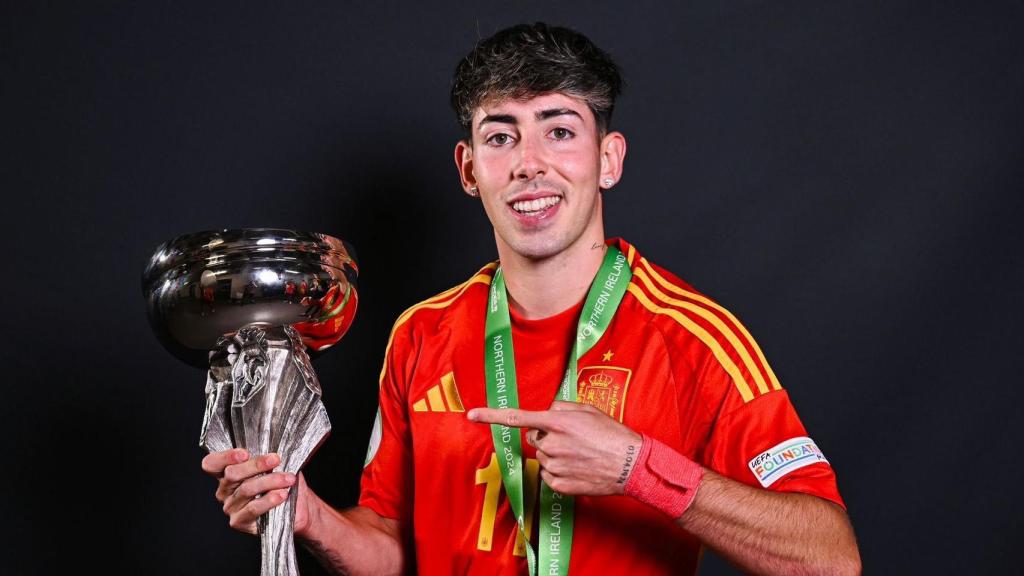 Dani Rodríguez con el título del Europeo sub-19