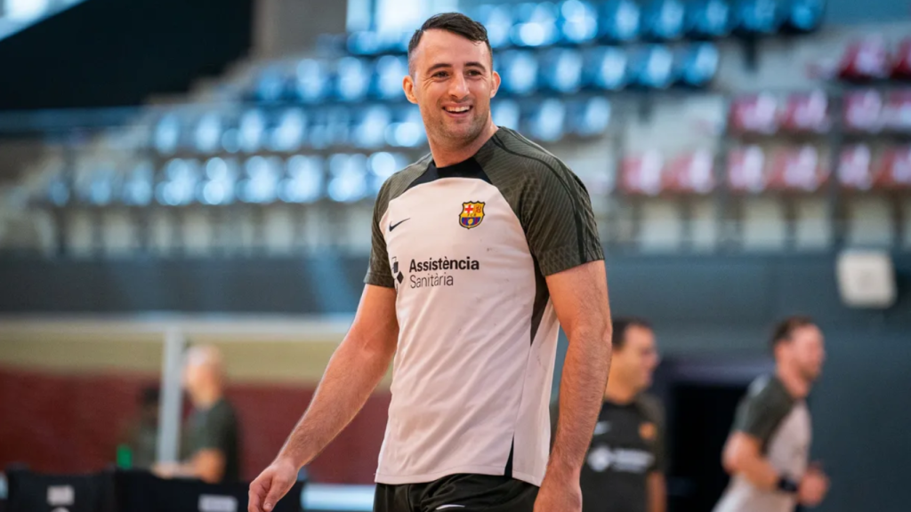 Aitor Ariño, en un entrenamiento con el Barça de balonmano