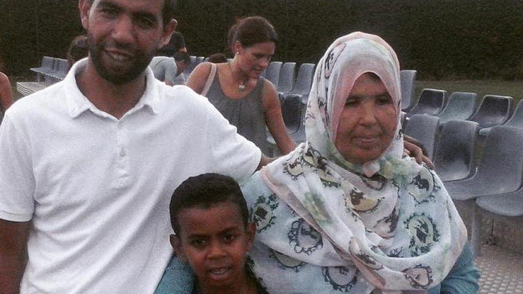 Lamine Yamal, con su padre y su abuela en la temporada 2014-15