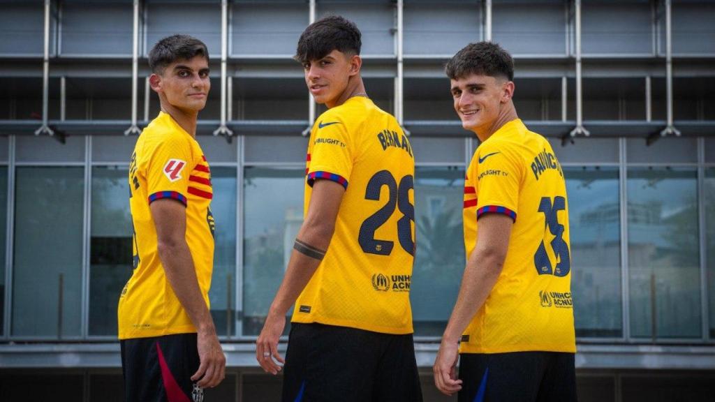 Gerard Martín, Marc Bernal i Pau Víctor, després del seu debut amb el primer equip del Barça