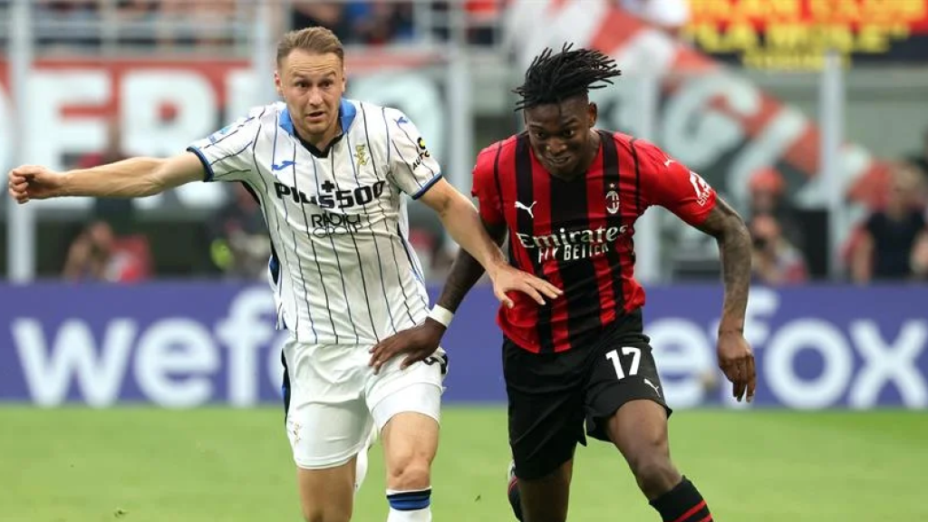 Rafa Leao, extremo del Milan que gusta al Barça