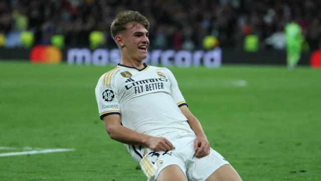Nico Paz celebra un gol con el primer equipo del Real Madrid