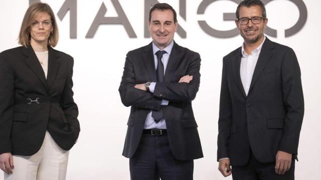 Toni Ruiz, CEO de mango, en el centro