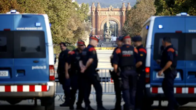 Efectivos del Arro de los Mossos d'Esquadra en el paseo Lluís Companys de Barcelona